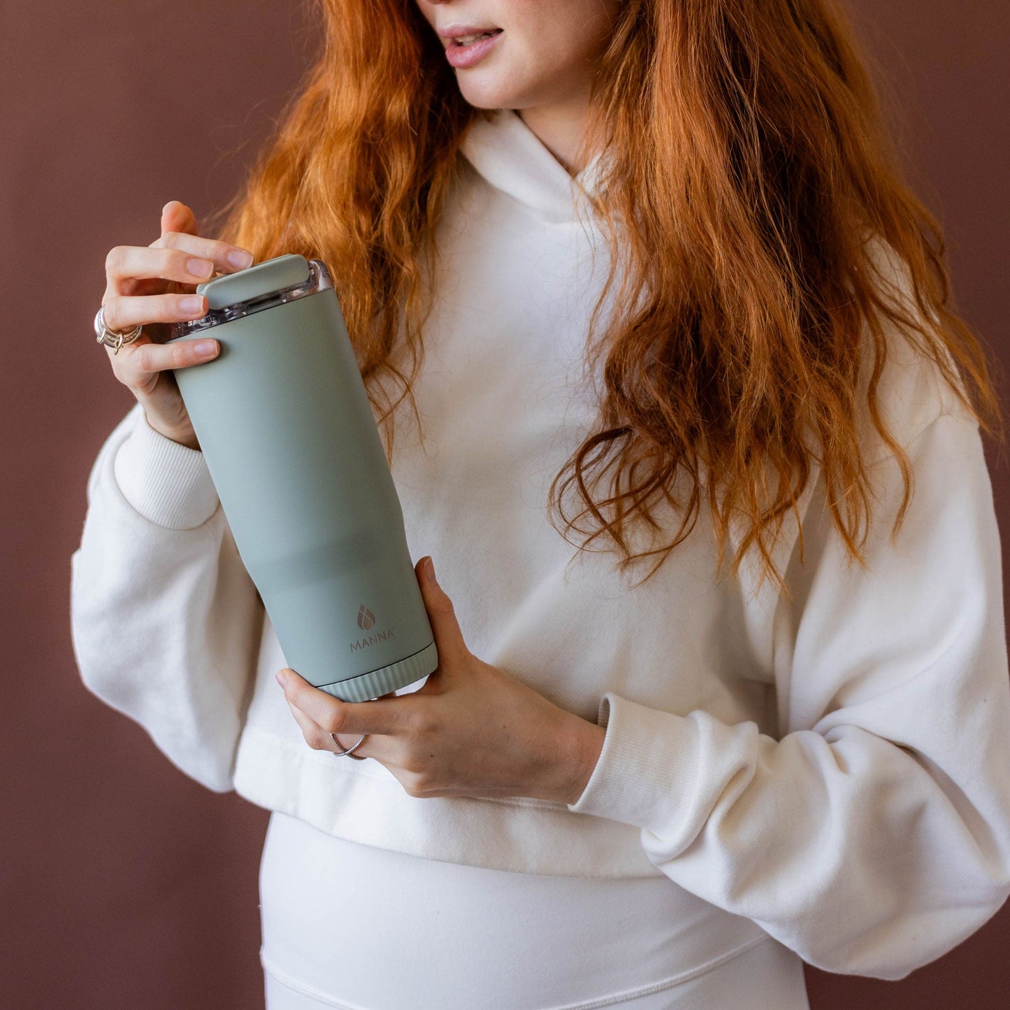 30-oz-groove-tumbler-x9 4Manna_Website_Lifestyles-17.jpg