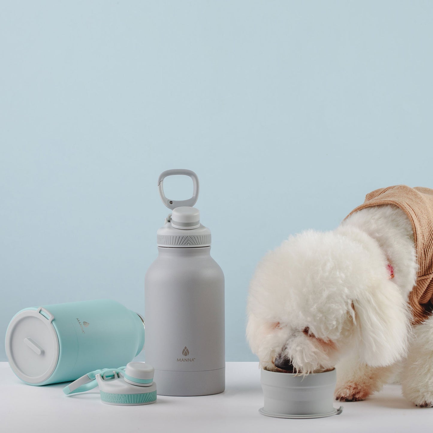 46-oz-rover-bottle-q5 WEB_156A7390_2b12558f-2e11-4712-881b-a120febc680c.jpg